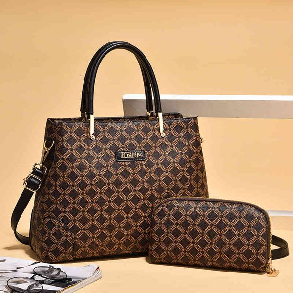 2021 korean fashion versatile large capacity handbag one shoulder slung women's net red bag
2021 korean fashion versatile large capacity handbag one shoulder slung women's net red bag
