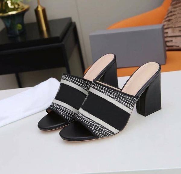2021 new designer ladies' fashionable slippers, flying woven fabrics, comfortable and fashionable all-match ladies high-heeled slippers, Black
2021 new designer ladies' fashionable slippers, flying woven fabrics, comfortable and fashionable all-match ladies high-heeled slippers, Black