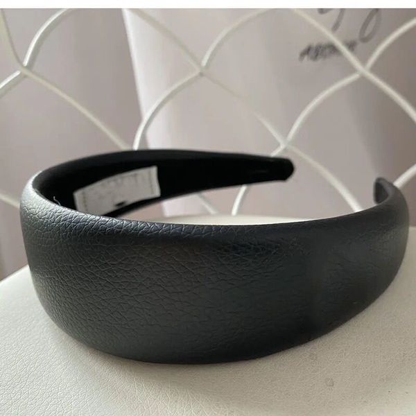 designer cortical hair band retro elegant fashion accessories letters printing temperamental contracted hairbands pure color u, Silver
designer cortical hair band retro elegant fashion accessories letters printing temperamental contracted hairbands pure color u, Silver