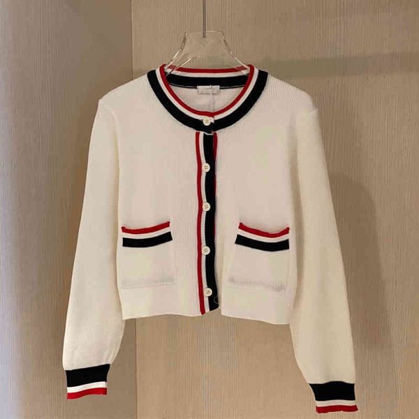 2022 factory wholesale new ss autumn knitted cardigan college style commuter round neck intellectual inner jacket female, White;black
2022 factory wholesale new ss autumn knitted cardigan college style commuter round neck intellectual inner jacket female, White;black