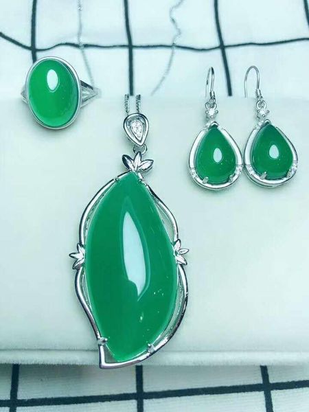 bracelet, earrings & necklace c6#925 silver inlaid natural chalcedony set, the jade face is clean and translucent, Black
bracelet, earrings & necklace c6#925 silver inlaid natural chalcedony set, the jade face is clean and translucent, Black