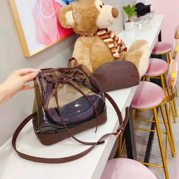 2021 spring and summer style women's bucket bag single shoulder messenger bag pvc transparent bag transparent leisure handbag
2021 spring and summer style women's bucket bag single shoulder messenger bag pvc transparent bag transparent leisure handbag