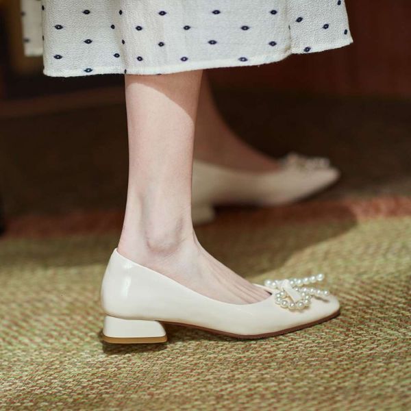 autumn lady fashion pearl bow french women's sho small square head shallow mouth thick heel, Black
autumn lady fashion pearl bow french women's sho small square head shallow mouth thick heel, Black