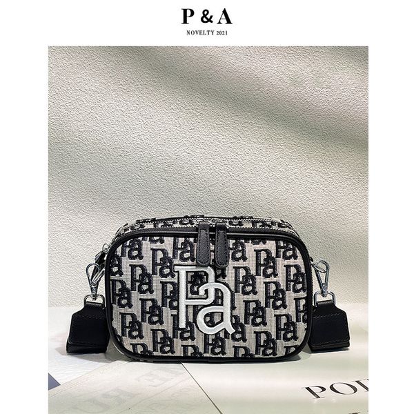 handbag fashion wide shoulder strap camera bag women's 2021 small square texture single versatile embroidery slanting, Black;red
handbag fashion wide shoulder strap camera bag women's 2021 small square texture single versatile embroidery slanting, Black;red
