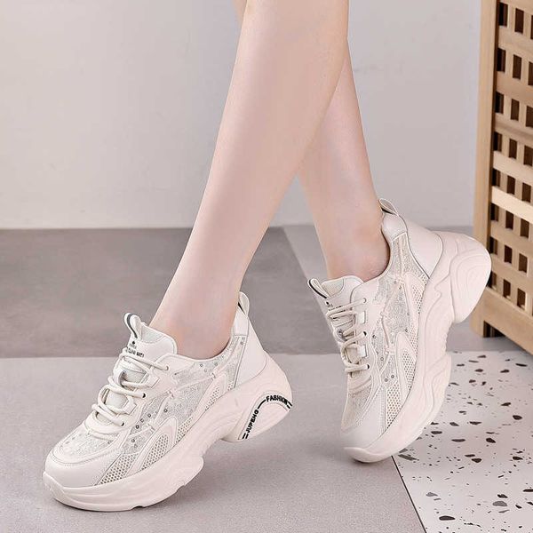 large women's sho 41-43 feet wide casual and versatile leather sneakers 2021 autumn daddy 679
large women's sho 41-43 feet wide casual and versatile leather sneakers 2021 autumn daddy 679