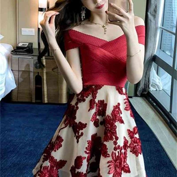 summer korean version of temperament stitching mesh printing one word shoulder high waist strapless sexy, Black;gray
summer korean version of temperament stitching mesh printing one word shoulder high waist strapless sexy, Black;gray