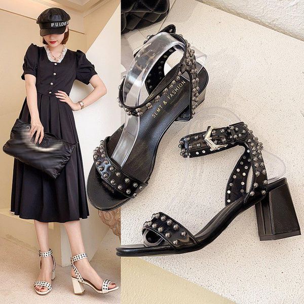 dress shoes women's fashion high heels in retro style, personalized high-heeled sandals decorated with studs (ankle strap), Black
dress shoes women's fashion high heels in retro style, personalized high-heeled sandals decorated with studs (ankle strap), Black
