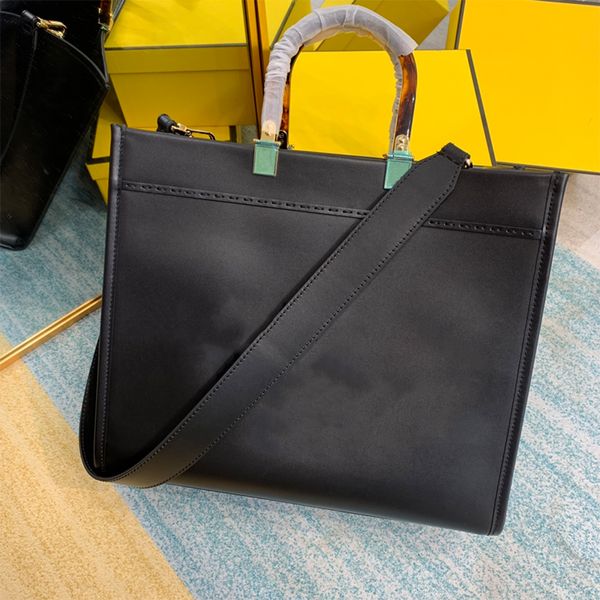 designer handbag with dust bag tote leather one-shoulder flap crossbody bags plain artwork
designer handbag with dust bag tote leather one-shoulder flap crossbody bags plain artwork