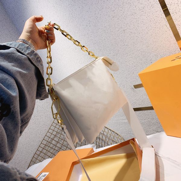 2021 women's luxury crossbody designer chain shoulder bag with classic letter handbag women purse
2021 women's luxury crossbody designer chain shoulder bag with classic letter handbag women purse