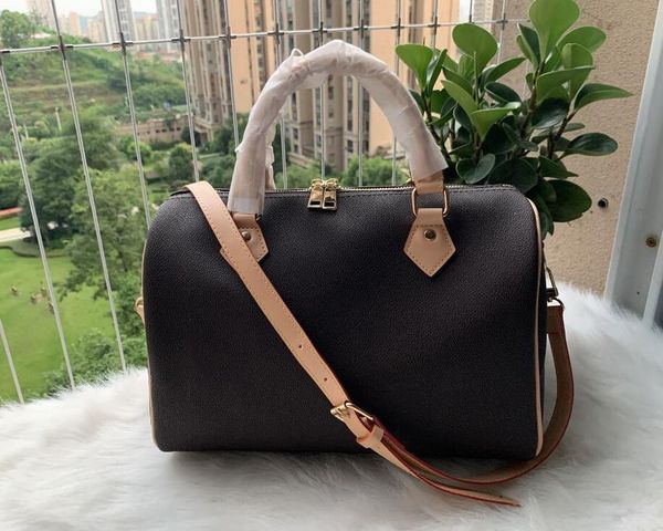 travel 2021 new women messenger bag classic style fashion bags shoulder bags lady totes handbags 30 cm with key lock 112xcd #87400
travel 2021 new women messenger bag classic style fashion bags shoulder bags lady totes handbags 30 cm with key lock 112xcd #87400