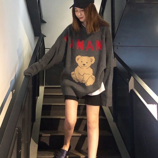 sweaters crewneck pullover sweater of the long, beautiful female glove bear, White;black
sweaters crewneck pullover sweater of the long, beautiful female glove bear, White;black