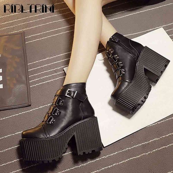 boots female black bucckle platform shoes punk cool ankle women casual fashion round toe boots
boots female black bucckle platform shoes punk cool ankle women casual fashion round toe boots
