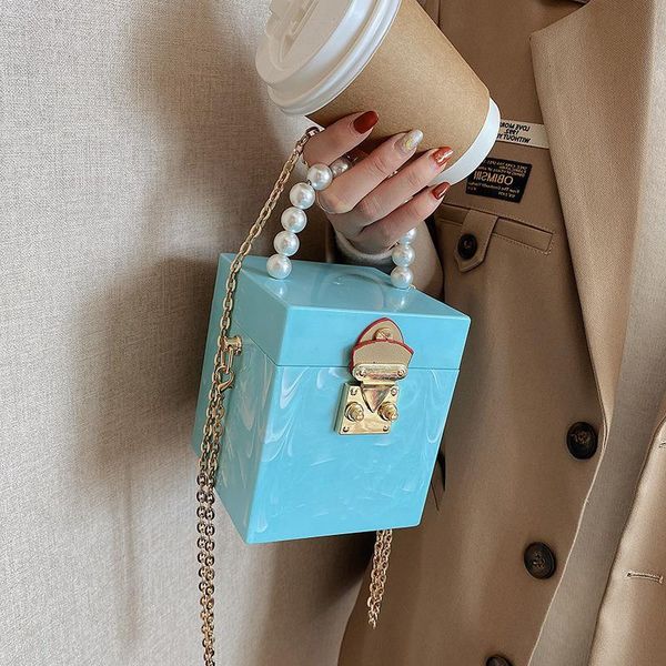 women's 2021 fashion personality patent leather small square dinner bag pearl handbag
women's 2021 fashion personality patent leather small square dinner bag pearl handbag