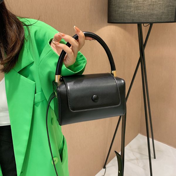 korean small bag 2021 women's autumn versatile messenger bag fashion portable square
korean small bag 2021 women's autumn versatile messenger bag fashion portable square