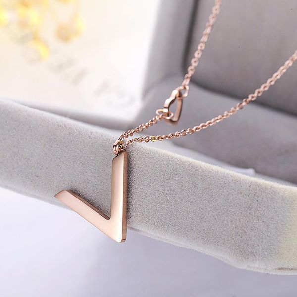 chokers fashion letter v necklaces pendants hollow heart necklace stainless steel choker women jewelry kolye collier, Golden;silver
chokers fashion letter v necklaces pendants hollow heart necklace stainless steel choker women jewelry kolye collier, Golden;silver