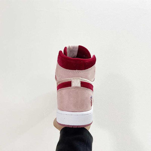 1s strangelove kateboard shoes og valentine jumpman bloodline sat basketball men women lace-up sport sneaker
1s strangelove kateboard shoes og valentine jumpman bloodline sat basketball men women lace-up sport sneaker