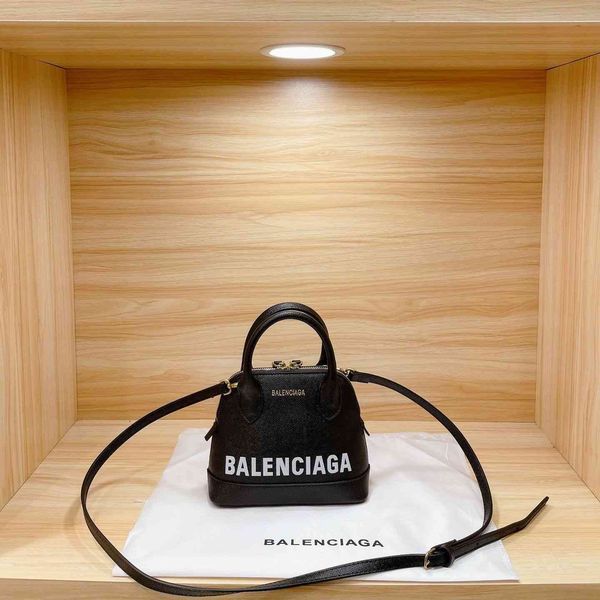 light luxurys 2021 new trend fashion versatile men's and women's bags leisure one shoulder messenger bag carrying women's sma
light luxurys 2021 new trend fashion versatile men's and women's bags leisure one shoulder messenger bag carrying women's sma