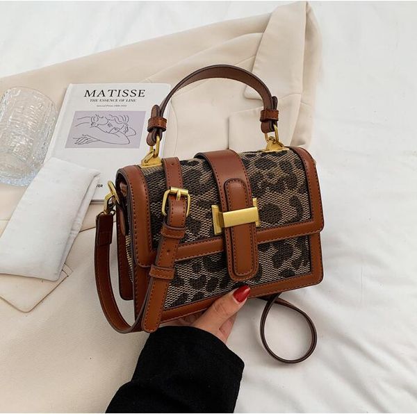 wholesale factory womens crossbody bag in winter simple atmosphere color matching leather handbag sweet and lovely leopard bags retro contra
wholesale factory womens crossbody bag in winter simple atmosphere color matching leather handbag sweet and lovely leopard bags retro contra