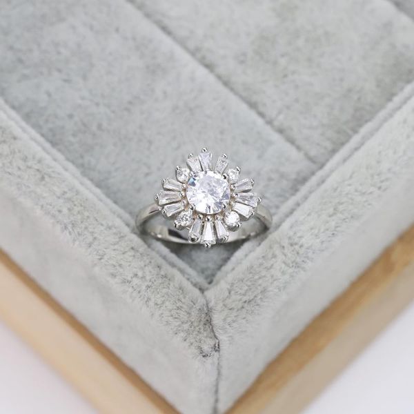 cluster rings s925 sterling silver ring luxury round zircon inlaid horse eye simple design elegant personalized wedding, Golden;silver
cluster rings s925 sterling silver ring luxury round zircon inlaid horse eye simple design elegant personalized wedding, Golden;silver