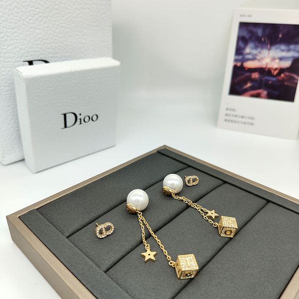 gift box new it square geometry inlaid letter pearl long fashion earrings women's earrings, Silver
gift box new it square geometry inlaid letter pearl long fashion earrings women's earrings, Silver
