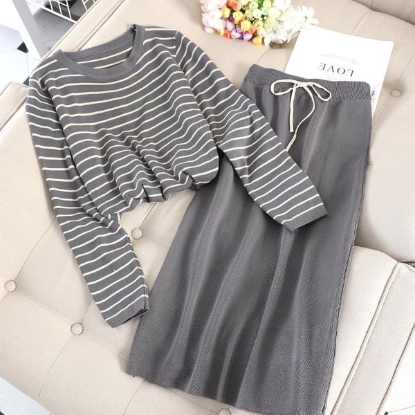 women's tracksuits korean style kintting skirt set female 2021 autumn o neck striped long sleeve +high waist midi skirts women gray bla
women's tracksuits korean style kintting skirt set female 2021 autumn o neck striped long sleeve +high waist midi skirts women gray bla