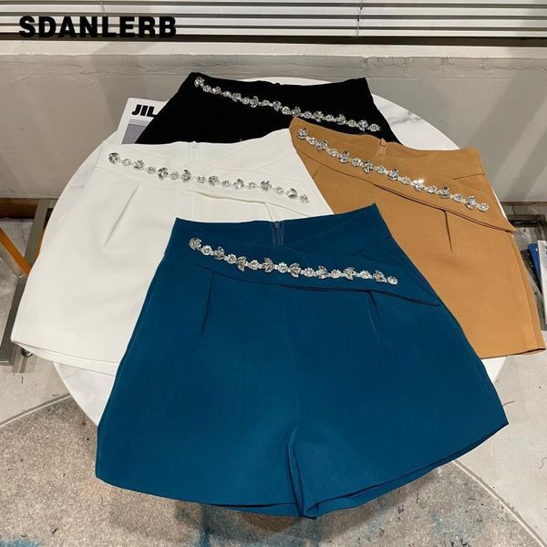 women's shorts 2021 early autumn fashionable rhinestone chain all-matching short pants graceful casual three-point suit, White;black
women's shorts 2021 early autumn fashionable rhinestone chain all-matching short pants graceful casual three-point suit, White;black