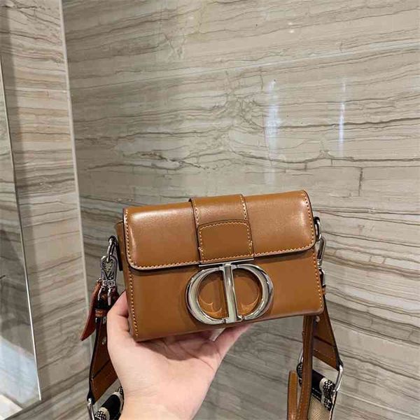 handbag christian 21 new ins net red versatile original leather letter buckle square bag plain cross size 18 * 12cm designers s hileng
handbag christian 21 new ins net red versatile original leather letter buckle square bag plain cross size 18 * 12cm designers s hileng
