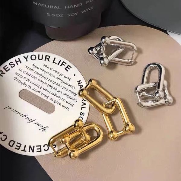 u-shaped earrings new fashion, high-grade, original design temperament, retro harbor style luxurys designers jewelry, Golden;silver
u-shaped earrings new fashion, high-grade, original design temperament, retro harbor style luxurys designers jewelry, Golden;silver