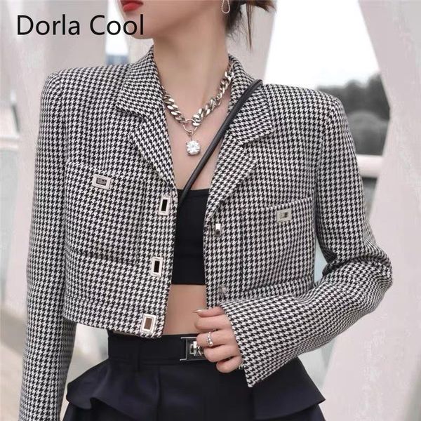 women's suits & blazers 2021 autumn designer women short jacket plaid printed coat classical female chic personality buttons notched co, White;black
women's suits & blazers 2021 autumn designer women short jacket plaid printed coat classical female chic personality buttons notched co, White;black