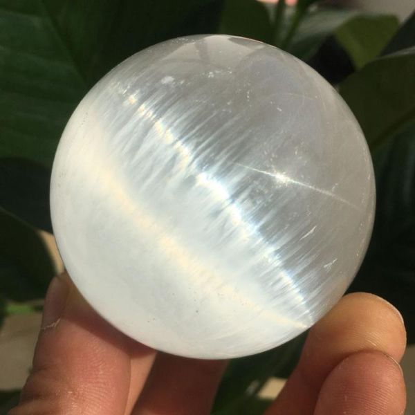 50-65mm 1pc selenite sphere full moon goddess psychic white gypsum crystal ball decorative objects & figurines
50-65mm 1pc selenite sphere full moon goddess psychic white gypsum crystal ball decorative objects & figurines
