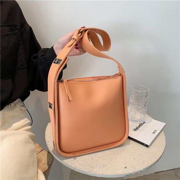 evening bags 2021 fashion pu leather lady designer shoulder bag elegant handbag large capacity messenger
evening bags 2021 fashion pu leather lady designer shoulder bag elegant handbag large capacity messenger