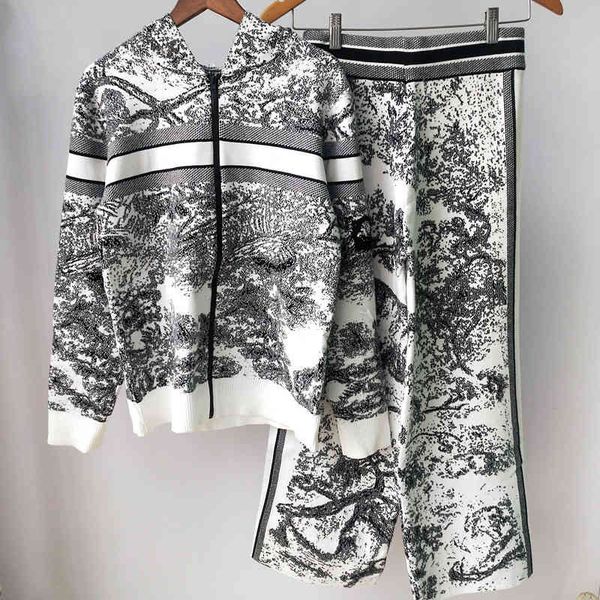 design clothing 21 autumn winter new jungle animal jacquard hooded knitted cardigan and trousers 2-piece set, White
design clothing 21 autumn winter new jungle animal jacquard hooded knitted cardigan and trousers 2-piece set, White