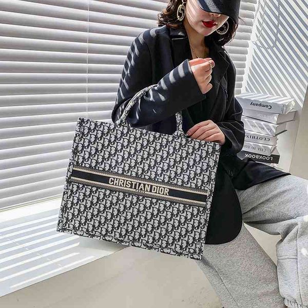 2021 new fashion large capacity Tote Hand women's canvas embroidery shopping one shoulder bag
2021 new fashion large capacity Tote Hand women's canvas embroidery shopping one shoulder bag