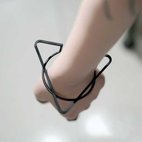 original design so cool black plated triangle round geometric bracelet for women punk cuff bangle bracelet men q0719
original design so cool black plated triangle round geometric bracelet for women punk cuff bangle bracelet men q0719