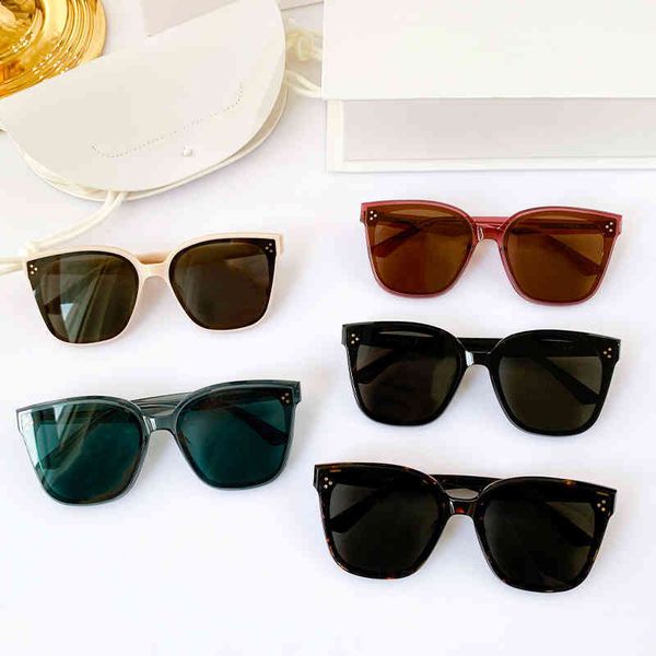 2021 korean brand design gentle gm rick cat eye sunglass polarized men women small face sunglasses, White;black
2021 korean brand design gentle gm rick cat eye sunglass polarized men women small face sunglasses, White;black