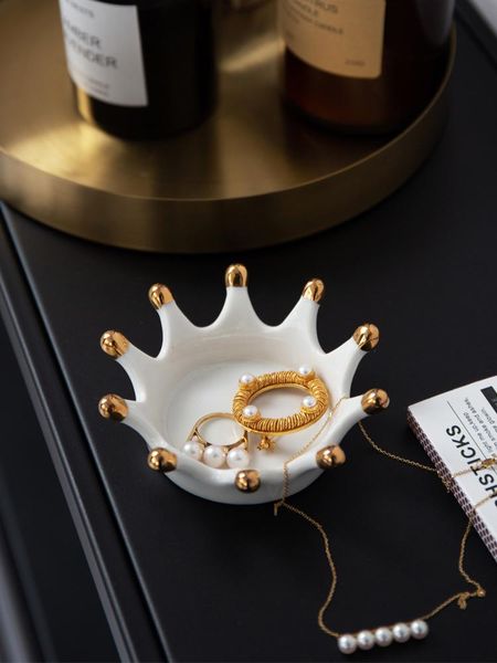 ceramic crown candle holder simple nordic fashion wedding romantic candlelight bogoir mariage candlestick dd60zt holders
ceramic crown candle holder simple nordic fashion wedding romantic candlelight bogoir mariage candlestick dd60zt holders