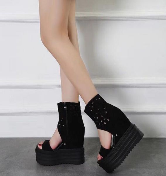 dress shoes the ankle boots have a 13 cm wedge heel with hollow, rounded head, Black
dress shoes the ankle boots have a 13 cm wedge heel with hollow, rounded head, Black