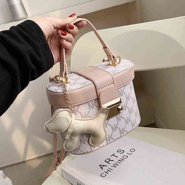 french niche design bag women's summer 2021 fashion atmosphere handbag net red popular menger
french niche design bag women's summer 2021 fashion atmosphere handbag net red popular menger