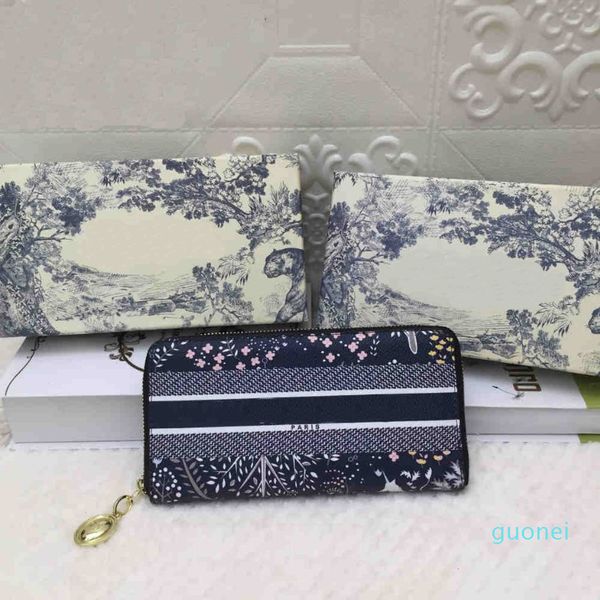 2021 lady wallets fashion women card holders purse classic wallet multi-function multi-card letter hand bag with box, Red;black
2021 lady wallets fashion women card holders purse classic wallet multi-function multi-card letter hand bag with box, Red;black
