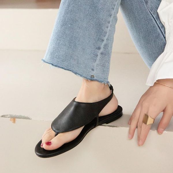 flat heel flip flop sandals white black covered leather summer beach shoes casual vacation sandalias women
flat heel flip flop sandals white black covered leather summer beach shoes casual vacation sandalias women