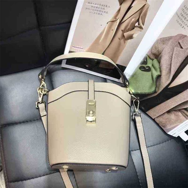 hanghhangbag luxury designer fashion hand handbag handbags backpack wallet purse shoulder crossbody tote bags mini bag head leather for c65w
hanghhangbag luxury designer fashion hand handbag handbags backpack wallet purse shoulder crossbody tote bags mini bag head leather for c65w