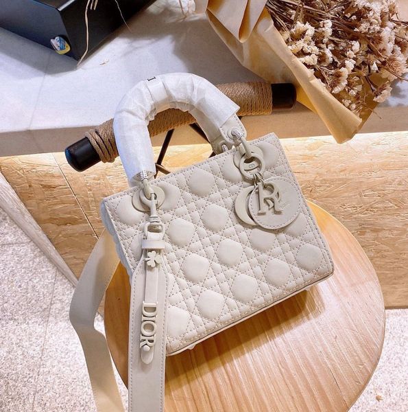 luxury brand leather women bag handbags ladies fashion tote women's shop handbag backpack should bags -d5172, Red;black
luxury brand leather women bag handbags ladies fashion tote women's shop handbag backpack should bags -d5172, Red;black
