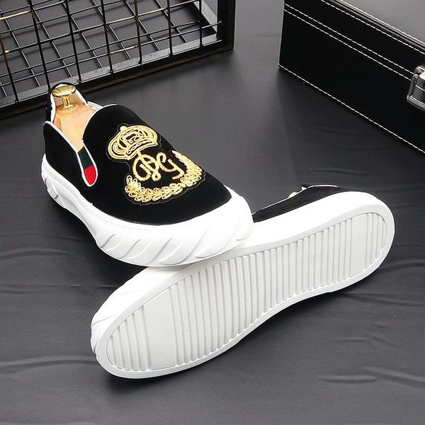 2021 new luxury dandelion spikes flat leather shoes fashion men embroidery loafer dress shoes smoking slipper casual, Black
2021 new luxury dandelion spikes flat leather shoes fashion men embroidery loafer dress shoes smoking slipper casual, Black