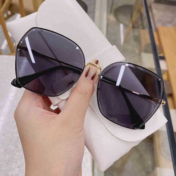 sunglasses new cut edge full frame women's big frame high definition ocean film fashion metal mesh red uv protection, White;black
sunglasses new cut edge full frame women's big frame high definition ocean film fashion metal mesh red uv protection, White;black
