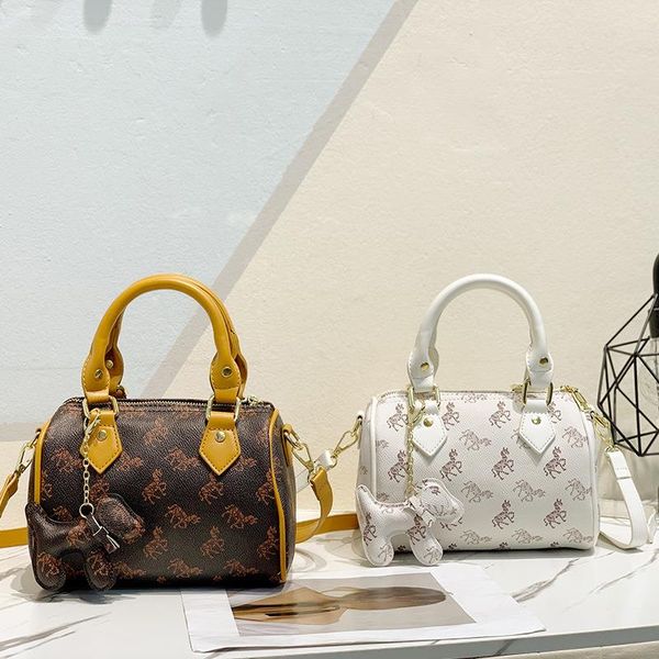 2021 good large pony bag pillow trend sense shoulder messenger new women's handbag fashion quality lodrn
2021 good large pony bag pillow trend sense shoulder messenger new women's handbag fashion quality lodrn