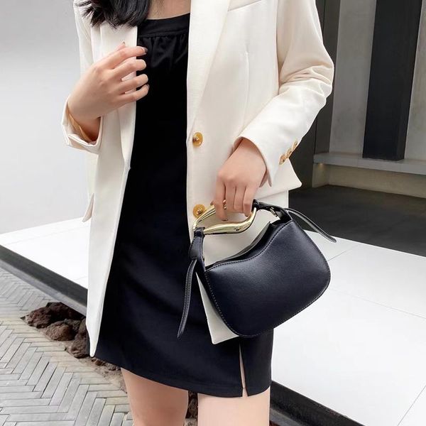 evening bags 2021 brand design genuine leather lip print metal wrist cowhide crossbody shoulder versatile fashion handbag
evening bags 2021 brand design genuine leather lip print metal wrist cowhide crossbody shoulder versatile fashion handbag