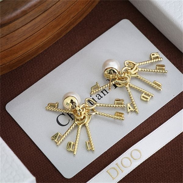 85% off factory clearance family earrings female classic pearl key hanging light gold personalized, Golden
85% off factory clearance family earrings female classic pearl key hanging light gold personalized, Golden