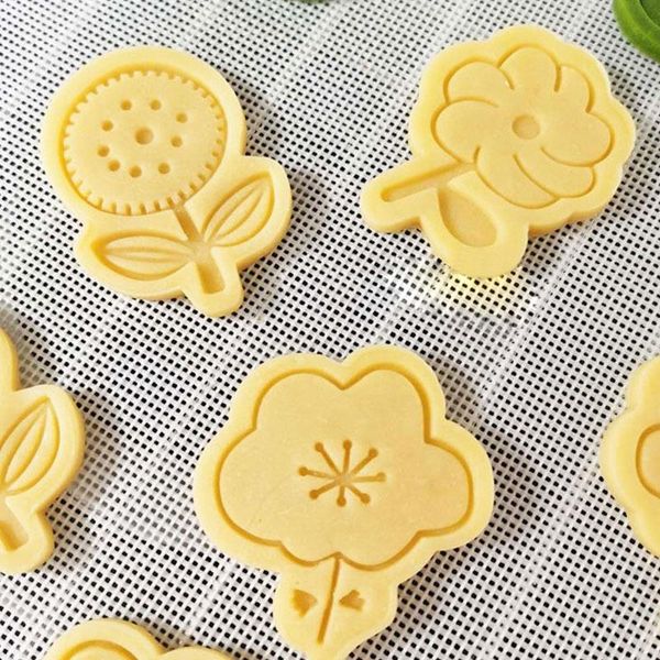 baking moulds diy flower biscuit mold cookie cutter set plastic cake decorating tools stamp fondant sugarcraft embosser
baking moulds diy flower biscuit mold cookie cutter set plastic cake decorating tools stamp fondant sugarcraft embosser