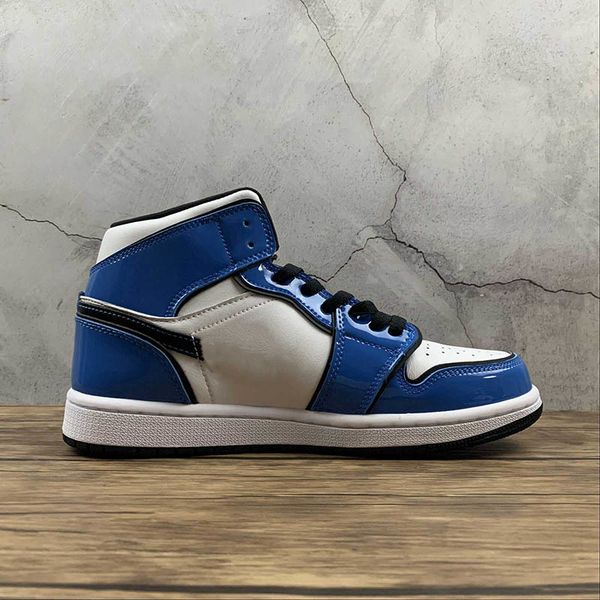 jumpman 1 mid se(gs) basketball shoes signal blue/black white bleu signal/blans/noir patent leather creates a deconstructed dress up
jumpman 1 mid se(gs) basketball shoes signal blue/black white bleu signal/blans/noir patent leather creates a deconstructed dress up