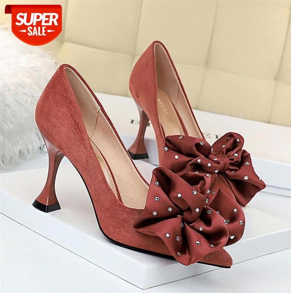 262-2 korean style elegant banquet high heels cat with shallow mouth pointed toe suede rhinestone big flower women's single shoes #we26
262-2 korean style elegant banquet high heels cat with shallow mouth pointed toe suede rhinestone big flower women's single shoes #we26